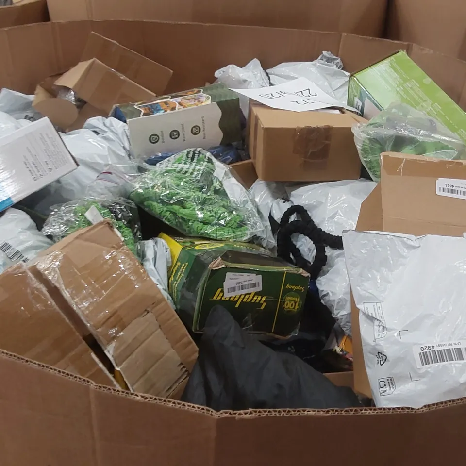 PALLET CONTAINING A LARGE QUANTITY OF ASSORTED HOSE PIPES, POOL INFLATABLES ECT