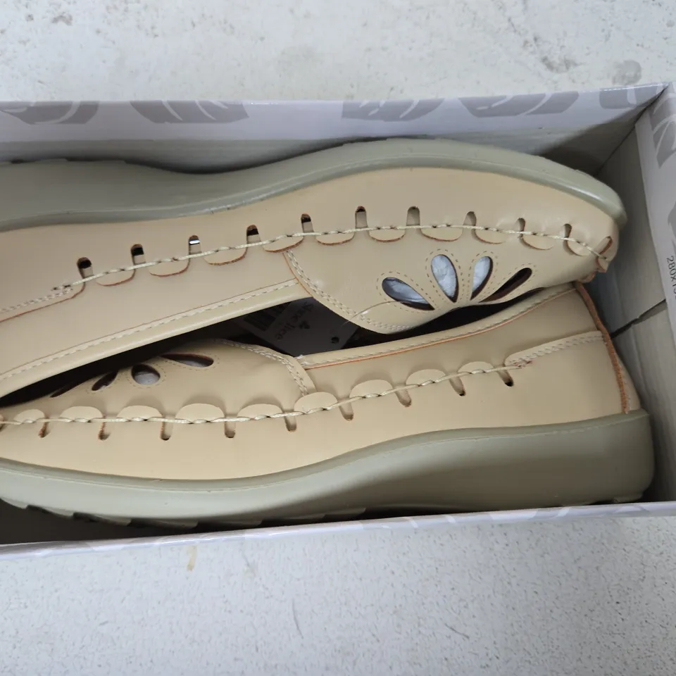 SHOE TREE PALMA BEIGE SHOES – UK 6 – BOXED