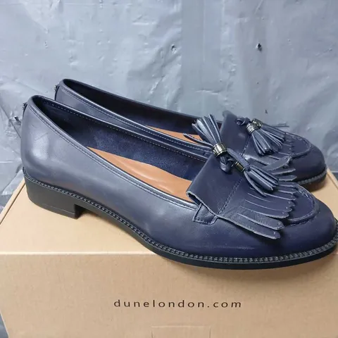 BOXED PAIR OF DUNE LONDON KILTED TASSEL LOAFERS IN NAVY LEATHER - SIZE 6