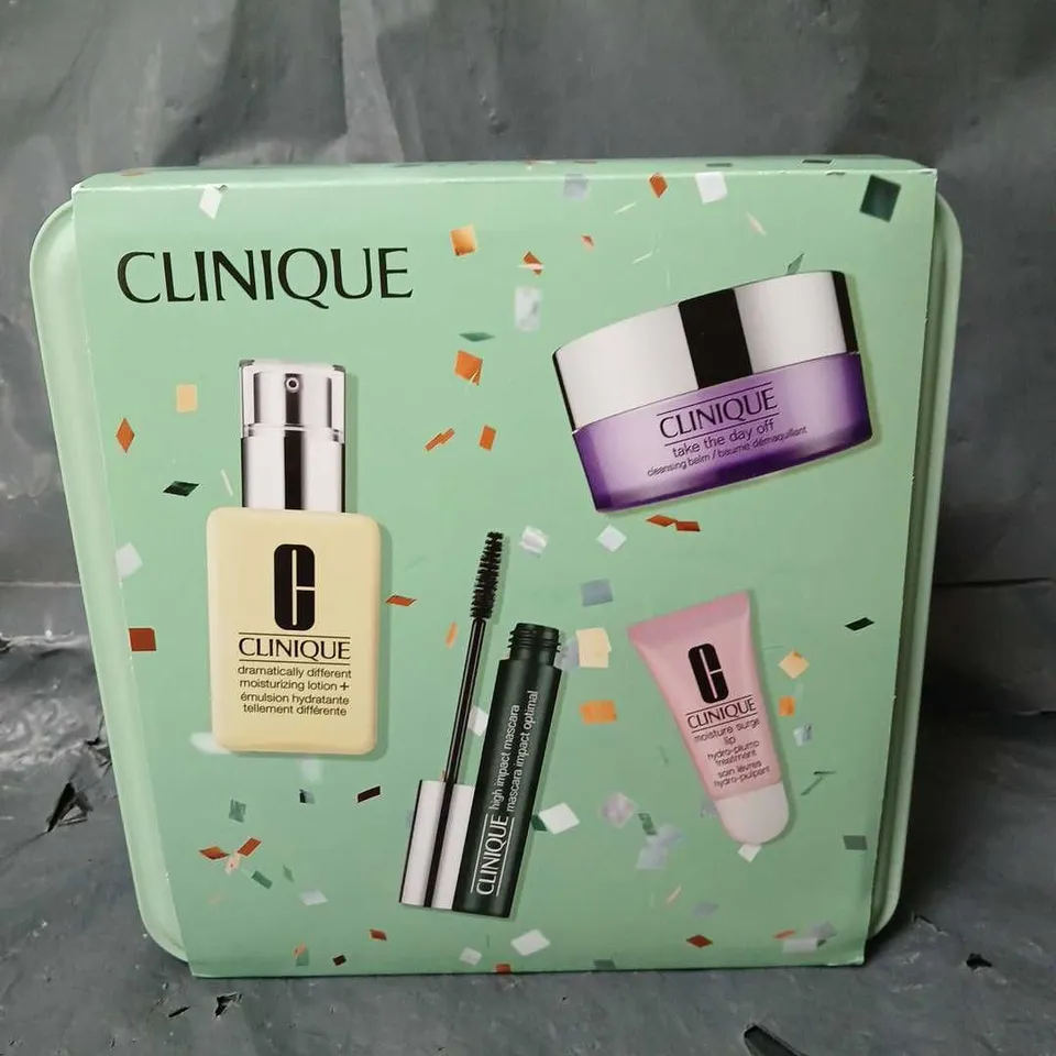 CLINIQUE BEAUTY GIFT SET