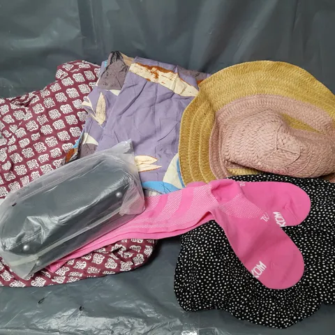 LARGE BOX OF APPROXIMATELY 30 ASSORTED ITEMS TO INCLUDE - CLOTHING - HATS - BAGS - ETC - COLLECTION ONLY