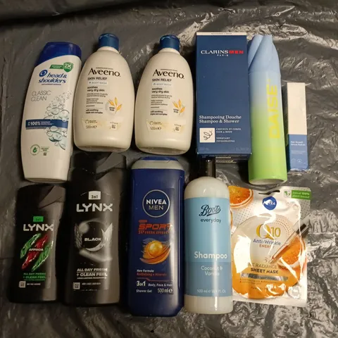 LOT OF APPROXIMATELY 25 ASSORTED HEALTH AND BEAUTY ITEMS TO INCLUDE CLARINS, VEENO AND LYNX