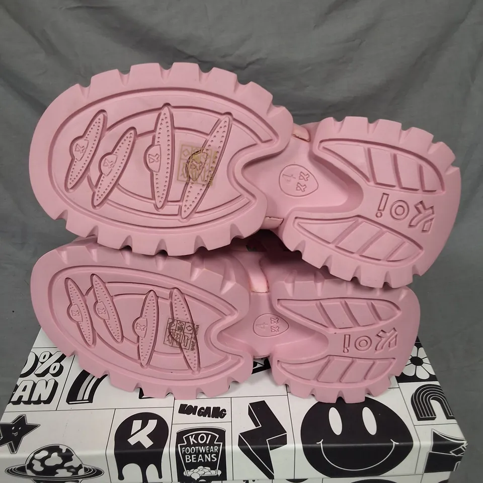 BOXED KOI STRAWBERRY SHORTCAKE PINK VILUN BOOTS - UK 4