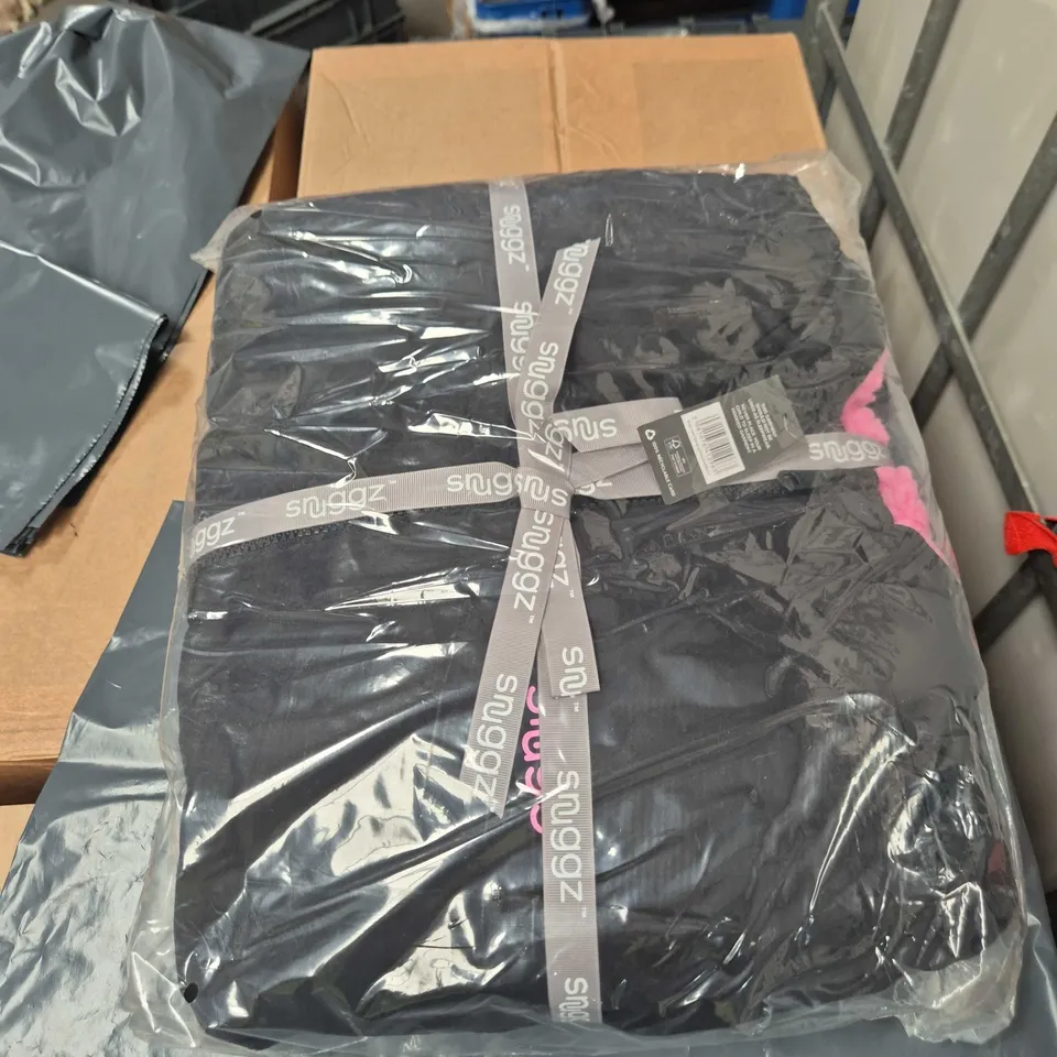 SNUGZ BORG-LINED CHANGING ROBE – PINK/BLACK, SIZE L