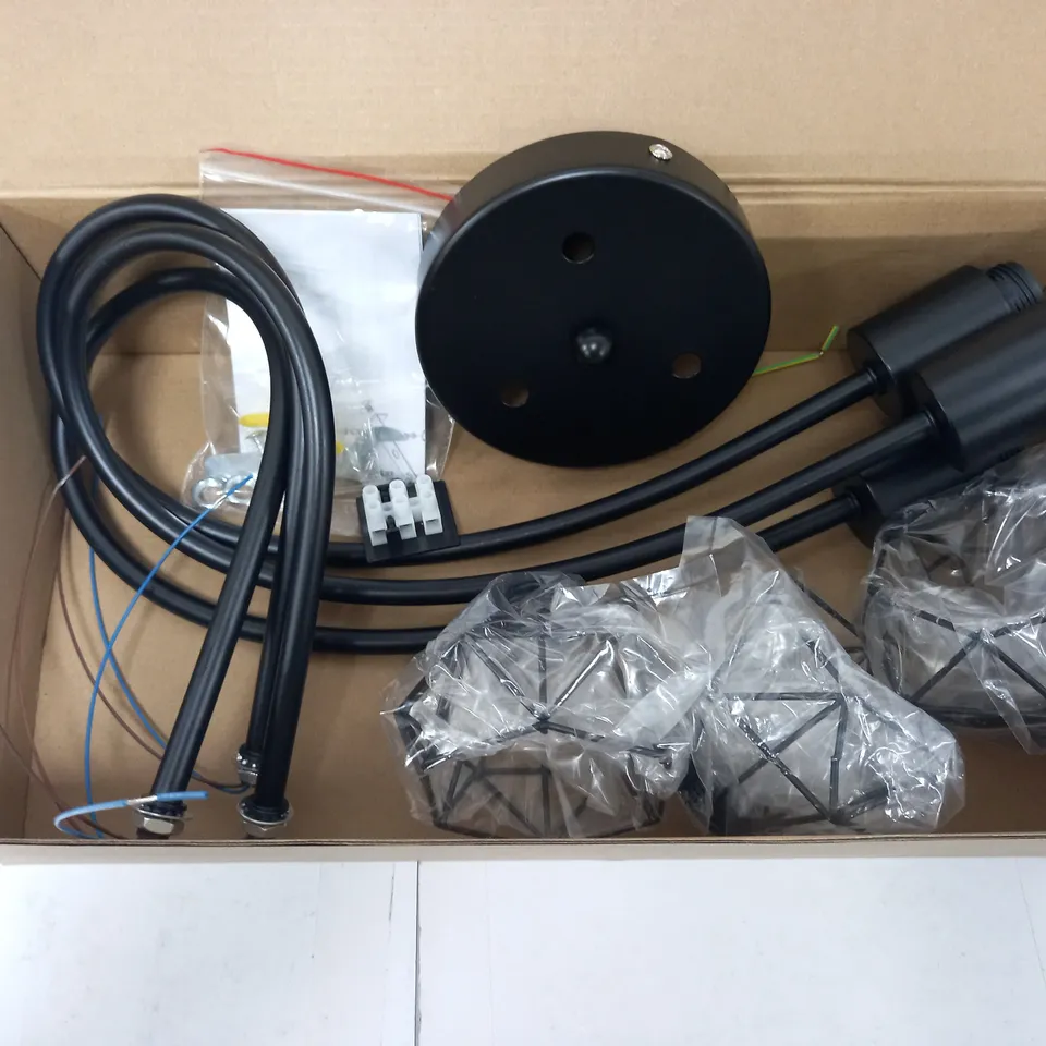 INDUSTRIAL 3-WAY CEILING LIGHT