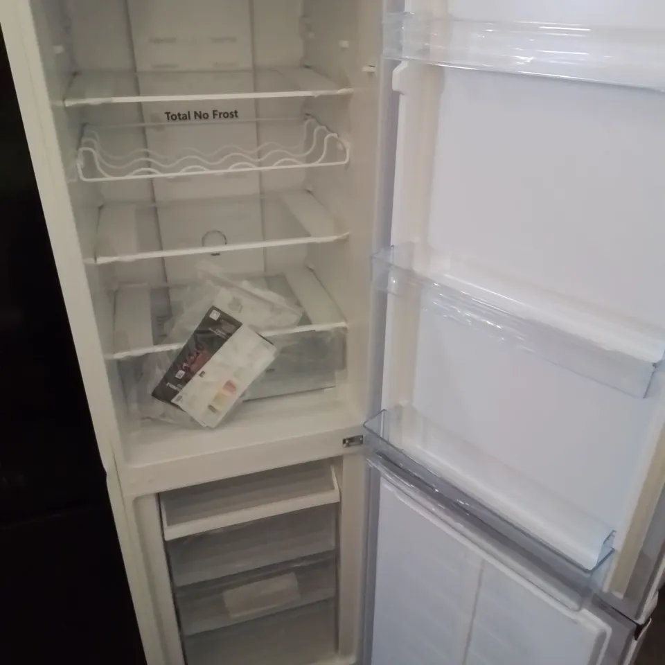 HISENSE RB327N4BWE 55CM FREESTANDING 50/50 FRIDGE FREEZER - 256 LITRE CAPACITY - TOTAL NO FROST -LED LIGHT - REVERSIBLE DOOR - SILVER - E RATED, H182.4 X W55 X D56.2 (CM) [ENERGY CLASS E]