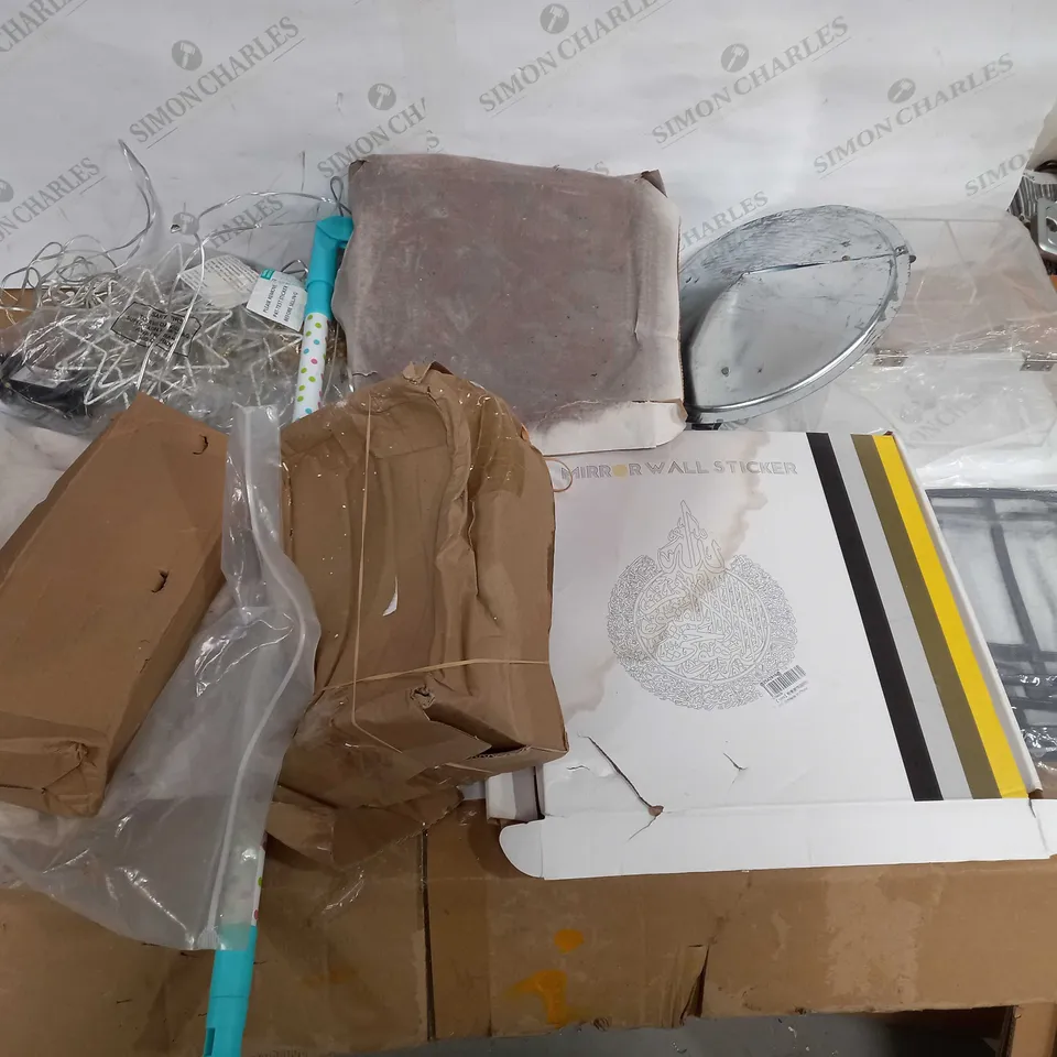 LOT OF APPROX 10 ASSORTED ITEMS TO INCLUDE LIGHTS, CLOCK, STORAGE BOXES ETC