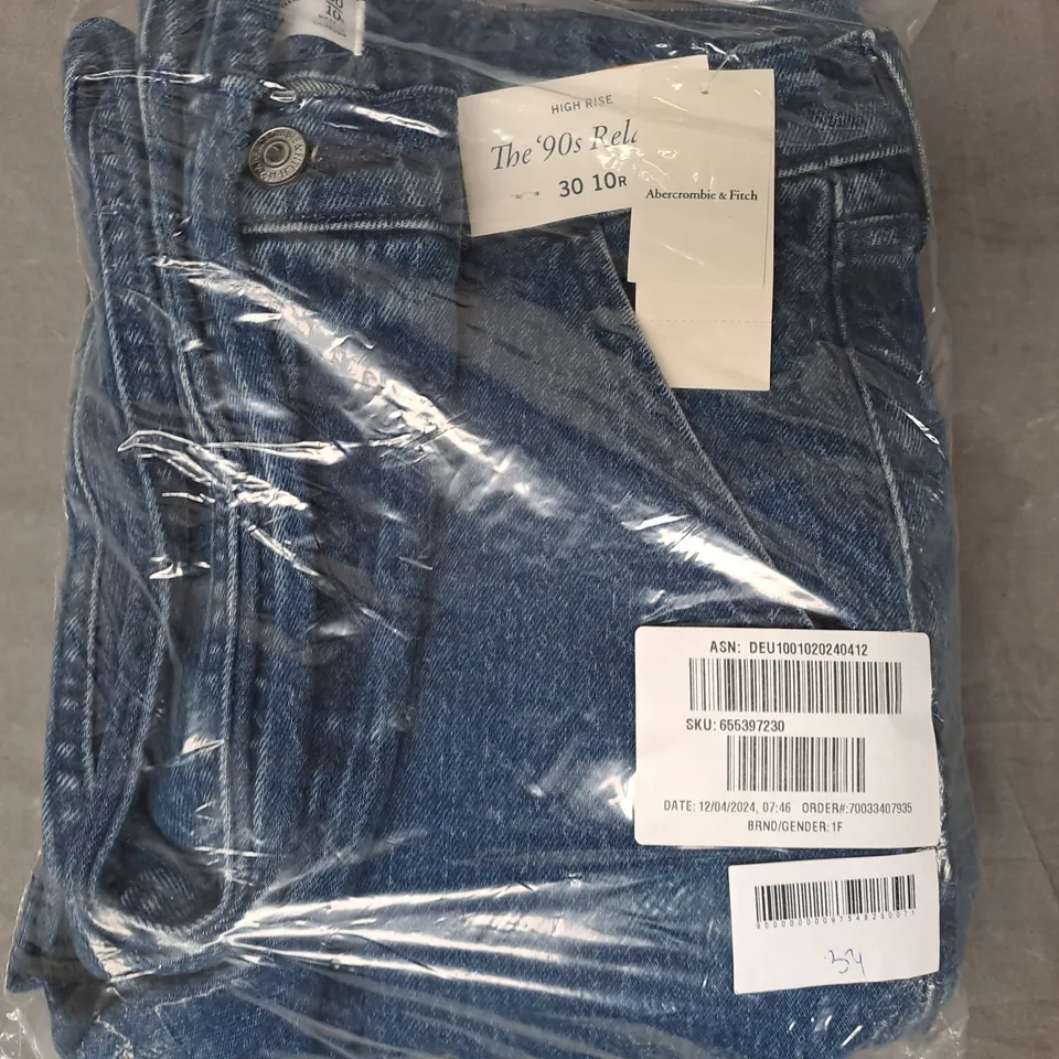 ABERCROMBIE & FITCH THE 90S RELAXED HIGH RISE JEANS IN BLUE SIZE 30/10R