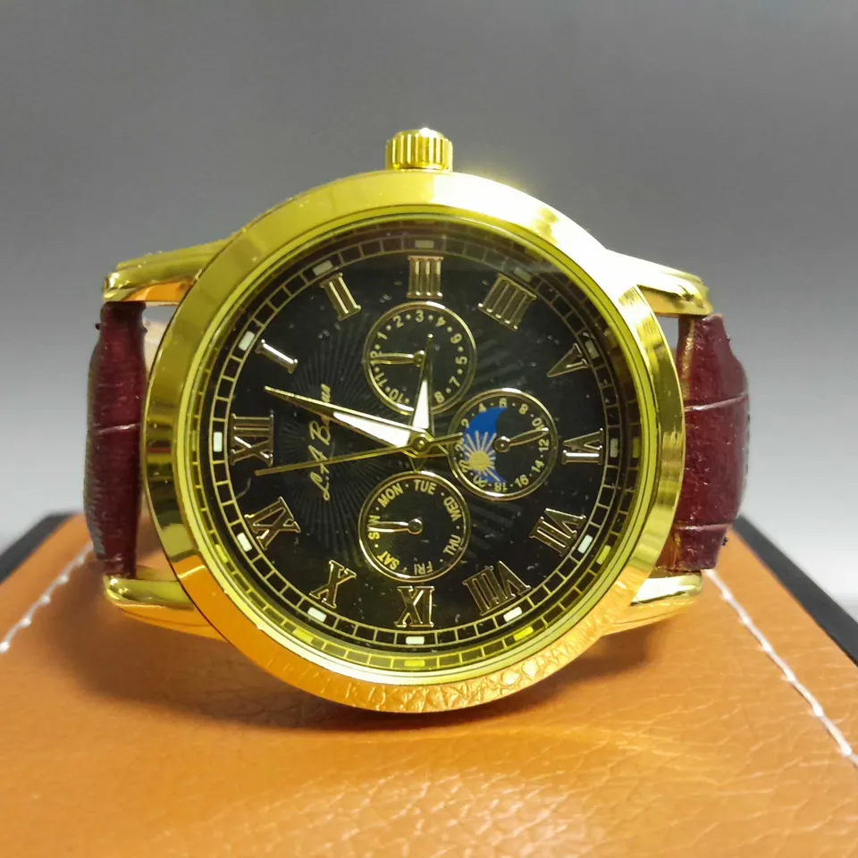 LA BANUS CHRONOGRAPH LEATHER STRAP WRISTWATCH