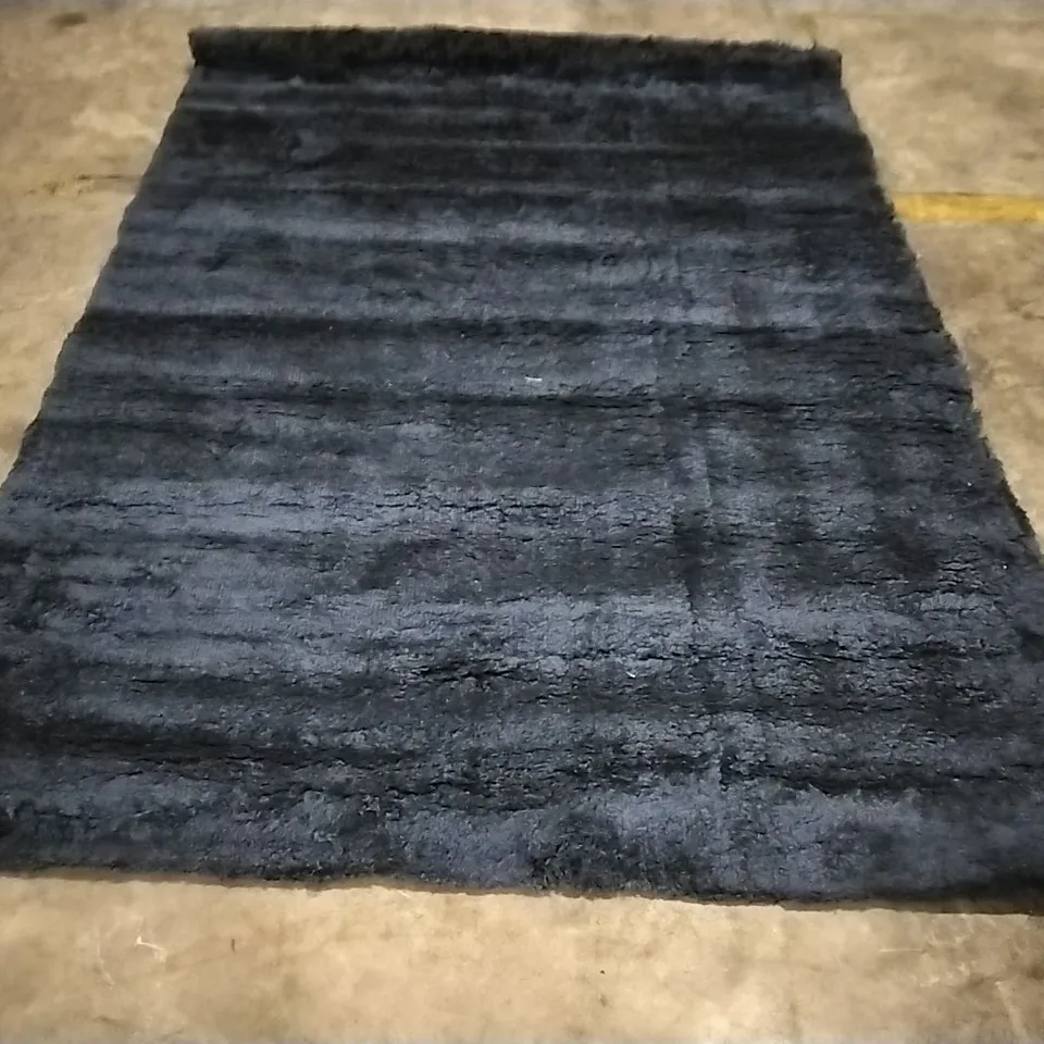 QUALITY DESIGNER RUG APPROXIMATELY 230X164CM