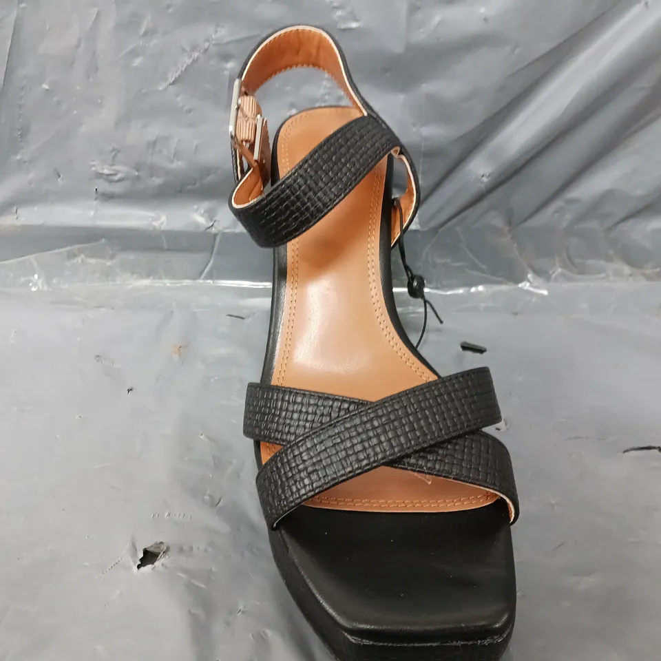 RIVER ISLAND STRAP PLATFORM SANDALS IN BLACK - UK 5