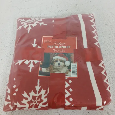 DELUXE PET BLANKET – RED HOLIDAY PATTERN, 72 X 110 CM