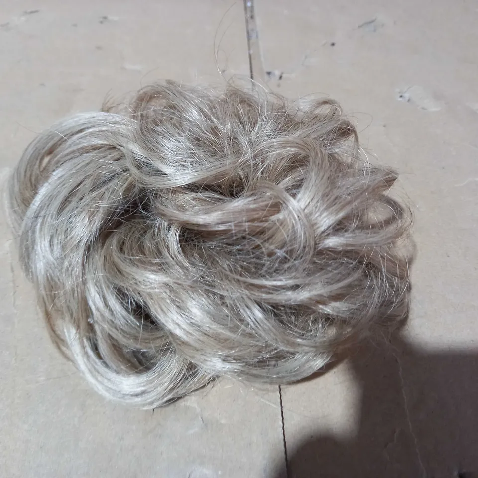 EASILOCKS HD FIBRE ELASTICATED CURLY SCRUNCHIE PEARL AND OAK