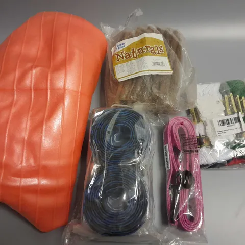 LOT OF 5 ASSORTED ITEMS TO INCLUDE NATURAL WILLOW BRANCHES, INFLATABLE BALL AND STRING SET