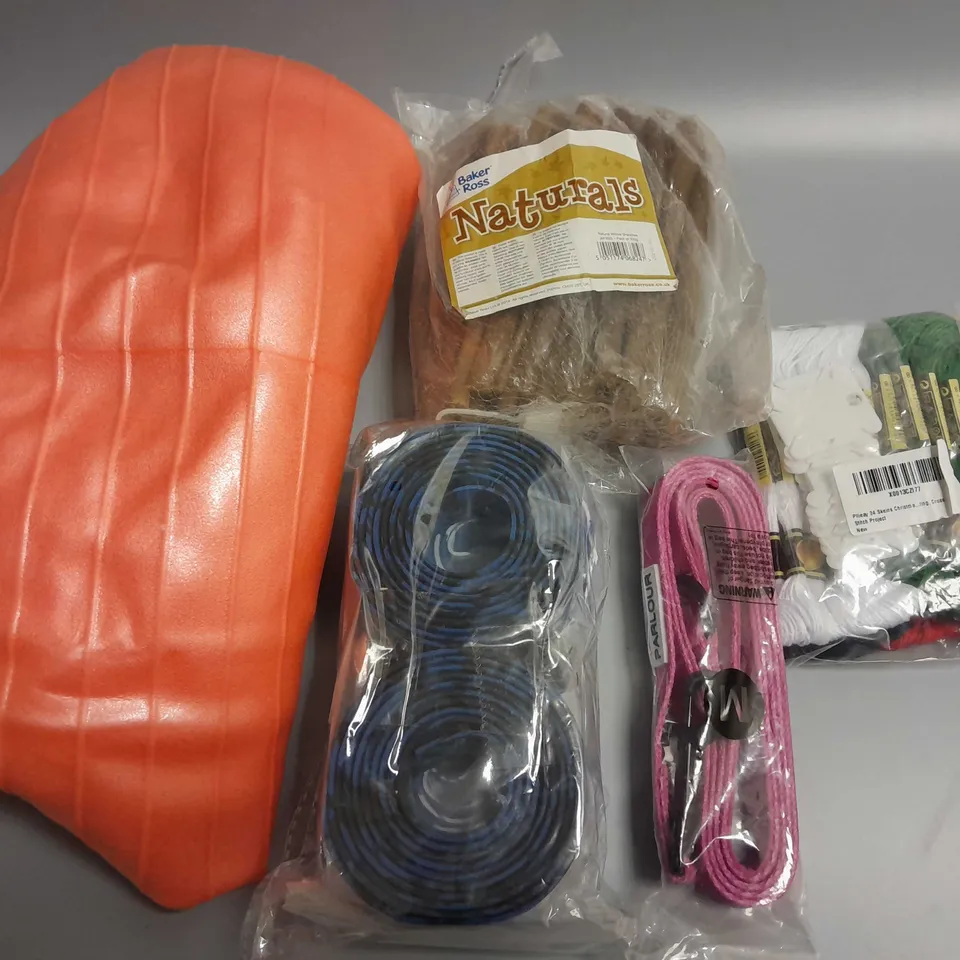 LOT OF 5 ASSORTED ITEMS TO INCLUDE NATURAL WILLOW BRANCHES, INFLATABLE BALL AND STRING SET