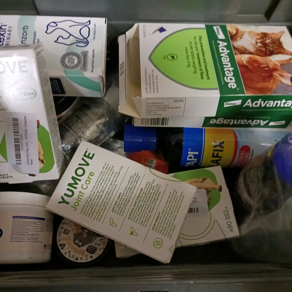 BOX OF APPROXIMATELY 15 ASSORTED PET ITEMS TO INCLUDE -BUGALUGS DIGESTIVE , FLEA & TICK SHAMPOO , PETS PUREST DENTAL SPRAY ETC