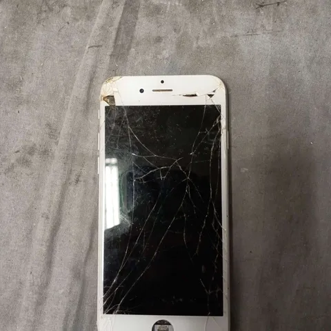 APPLE IPHONE 6S – SILVER (CRACKED SCREEN)