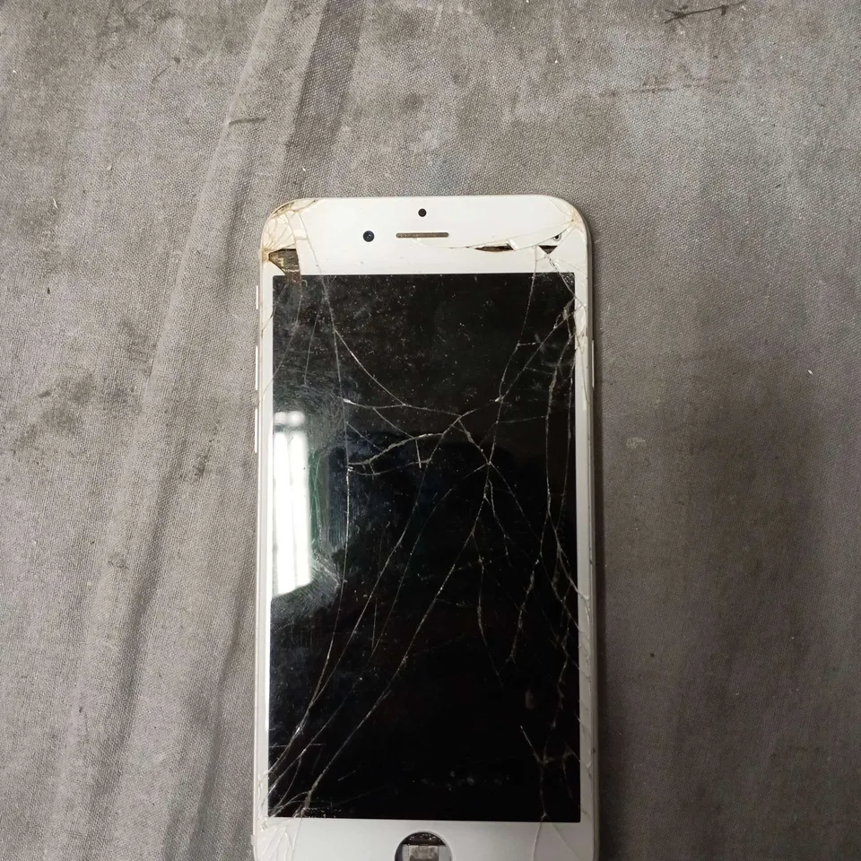 APPLE IPHONE 6S – SILVER (CRACKED SCREEN)