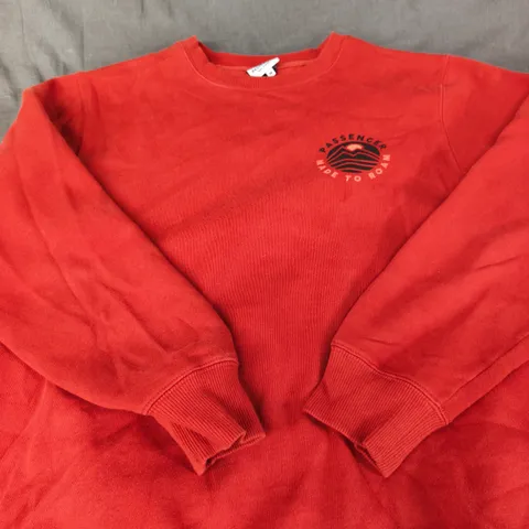 PASSENGER RED SWEATSHIRT WITH CIRCLE MOUNTAIN LOGO – SIZE M 