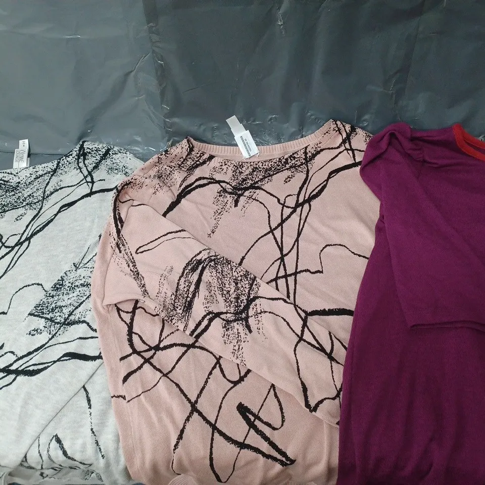 BOX OF APPROXIMATELY 10 ASSORTED PIECES OF CLOTHING IN VARIOUS STYLES, SIZES, AND BRANDS 