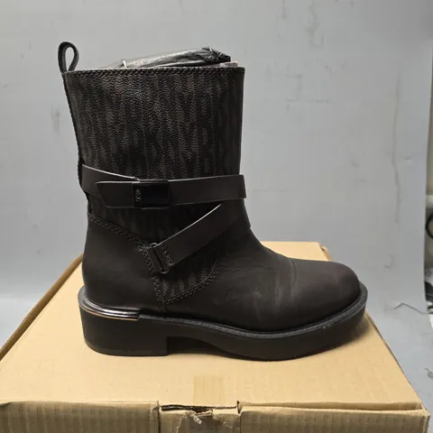DKNY TAETA STRAPPY BOOTIE - SIZE 5