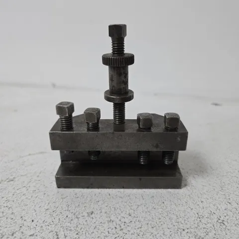 QUICK CHANGE VEE TYPE TOOL HOLDER FOR ROUND & SQUARE SHANK TOOLS (SMALL)