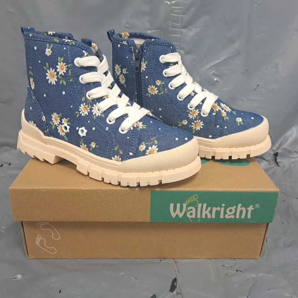 BOXED PAIR OF WALKRIGHT KIDS SHOES IN BLUE W. FLORAL DESIGN SIZE 12