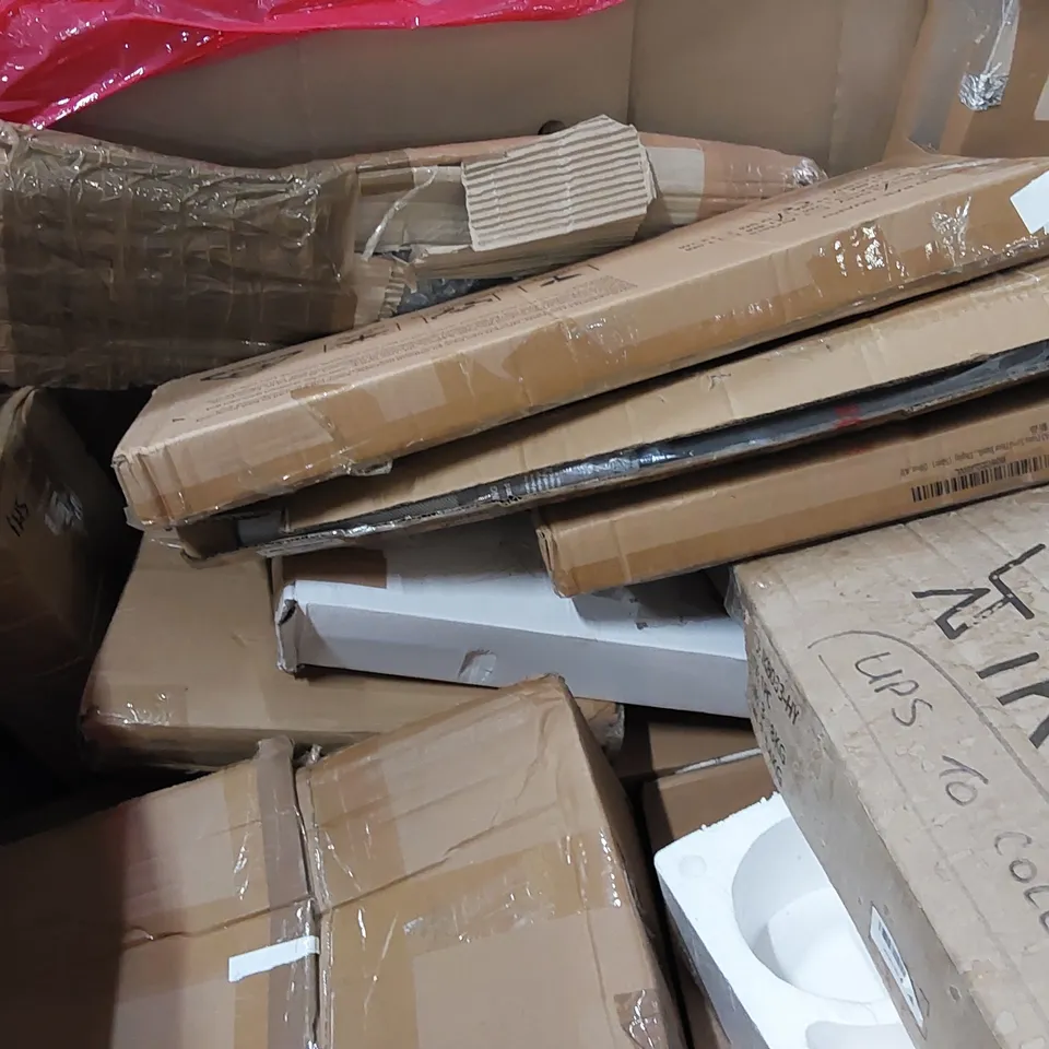 PALLET OF ASSORTED HOMEWARE AND CONSUMER PRODUCTS TO INCLUDE; PROFESSIONAL BLENDER, WAX MELTING FURNACE, 48" TRAMPOLINE, PET CRATE, PLAYPEN ECT.