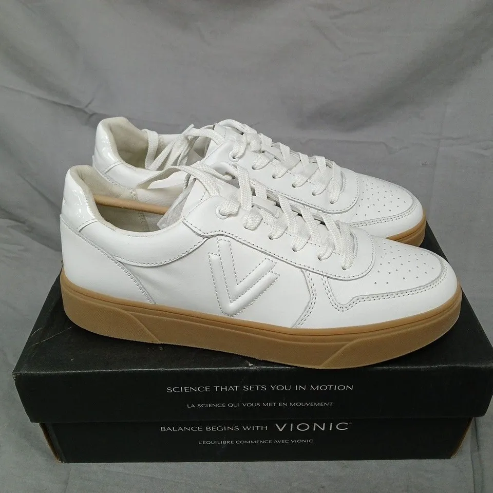 BOXED VIONIC KIM COIRT TRAUNERS IN WHITE - SIZE 8
