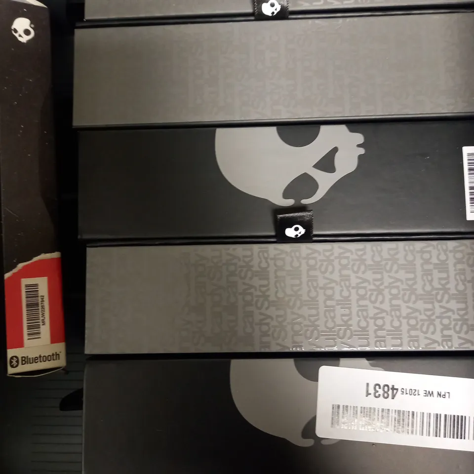 LOT OF 10 PAIRS OF SKULLCANDY EARPHONES