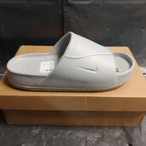 BOXED PAIR OF NIKE SLIDE SANDALS – WOLF GREY – MEN'S - UK SIZE 8