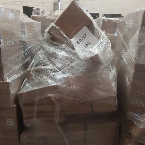 PALLET CONTAINING A VERY LARGE QUANTITY OF ASSORTED DESIGNER LIGHTING PRODUCTS