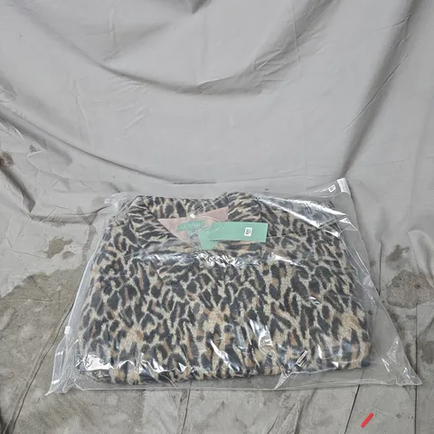 BOX OF APPROXIMATELY 10 LA MAREY CLOTHING ITEMS 