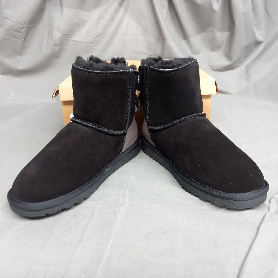 BONOVA SHEEPSKIN METALLIC HEEL BOOT IN BLACK SIZE 7