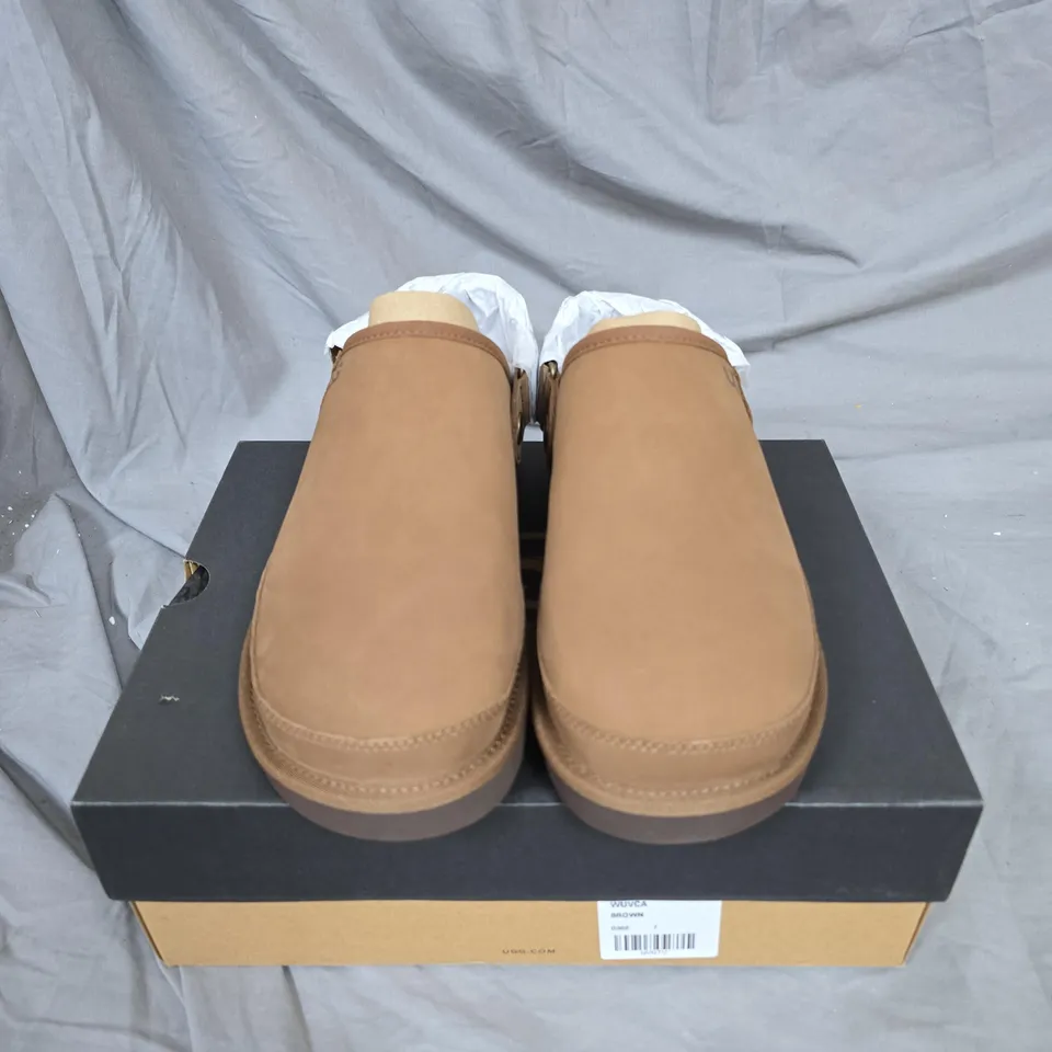 UGG Golden Coast Clog II Nubuck – Men's Brown Slippers, UK 7 