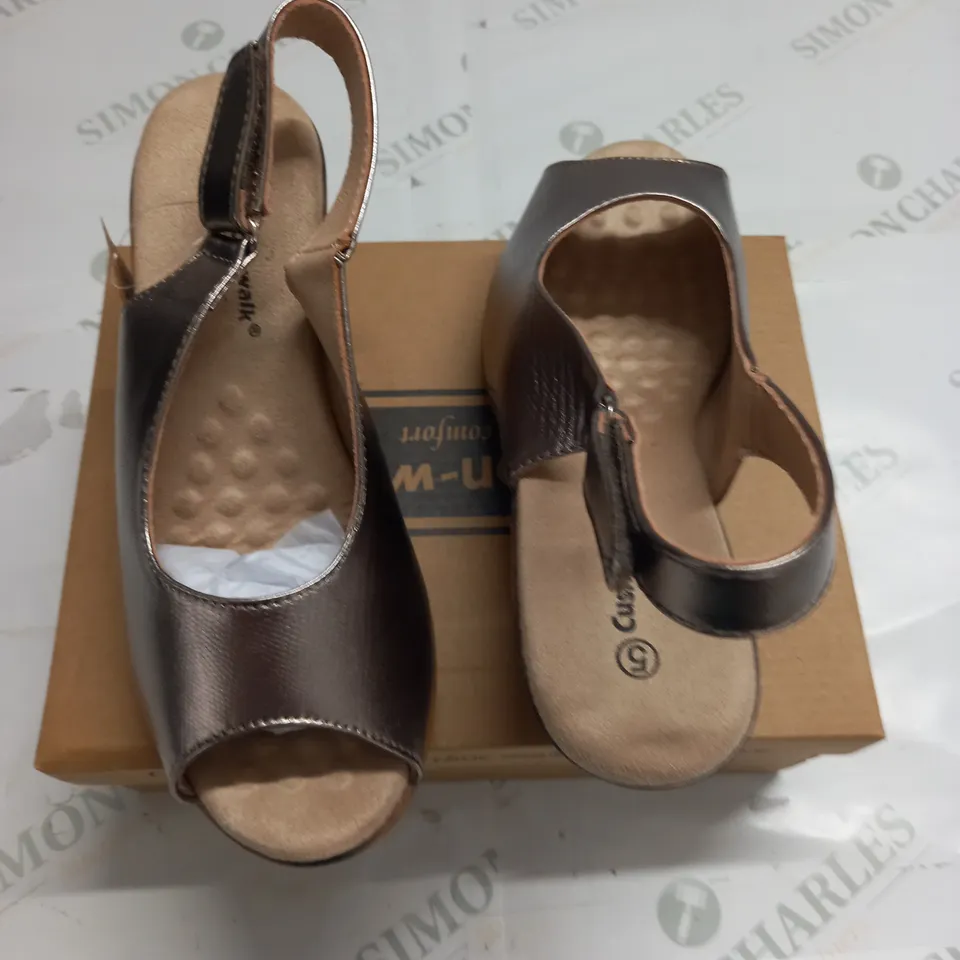 BOXED PAIR OF CUSHION WALK WEDGE HEEL SHOES IN GOLD - SIZE 5