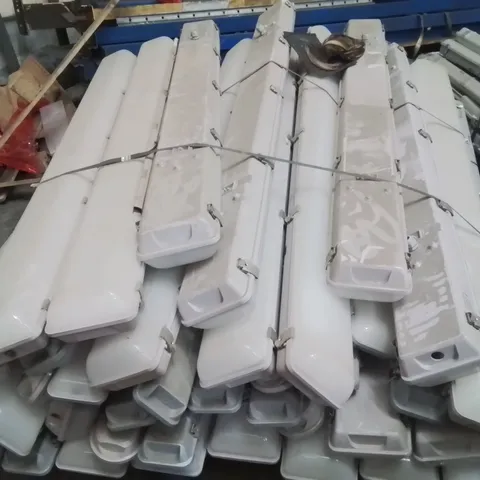 PALLET OF OVERHEAD LED LIGHTS FITTINGS