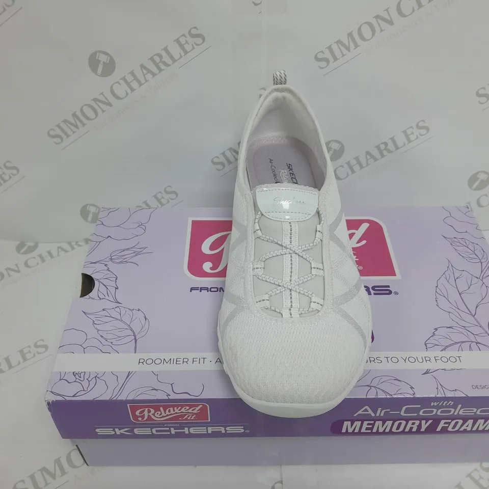 BOXED RELAXED FIT AIR COOLED MEMORY FOAM WHITE TRAINERS SIZE 7 