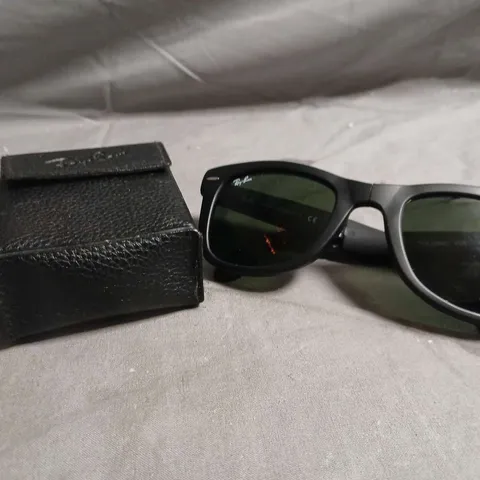 RAY-BAN BLACK FRAME FOLDABLE SUNGLASSES