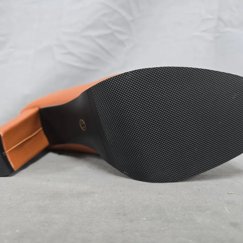 BOXED PAIR OF UNBRANDED BLOCK HEEL SLIP-ON SHOES IN LIGHT CHOCOLATE SIZE EU 41