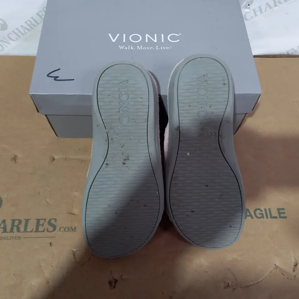 BOXED PAIR OF VIONIC SLIPPERS  - SIZE 5