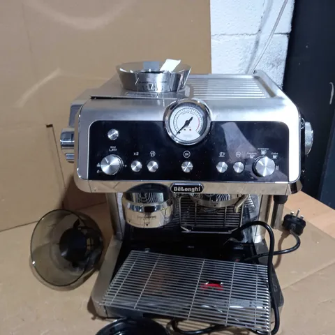 DELONGHI COFFEE MACHINE/STEAMER