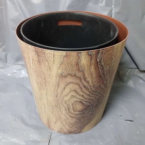 SMALL WASTE BIN IN WOODEN DESIGN