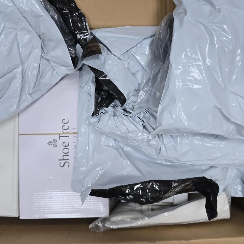 APPROXIMATELY 14 ASSORTED CLOTHING & FOOTWEAR ITEMS IN VARIOUS COLOURS, SIZES, AND STYLES TO INCLUDE BRANDS SUCH AS SHOE TREE, LEATHER COLLECTION &MAISI, ETC
