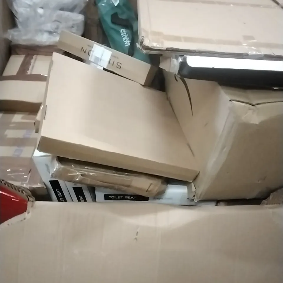 A PALLET CONTAINING ASSORTED HOUSEHOLD GOODS AND PRODUCTS TO INCLUDE; SLEEPING BAG, BABY CHAIR, TOILET SEAT, BOXED FURNITURE ETC