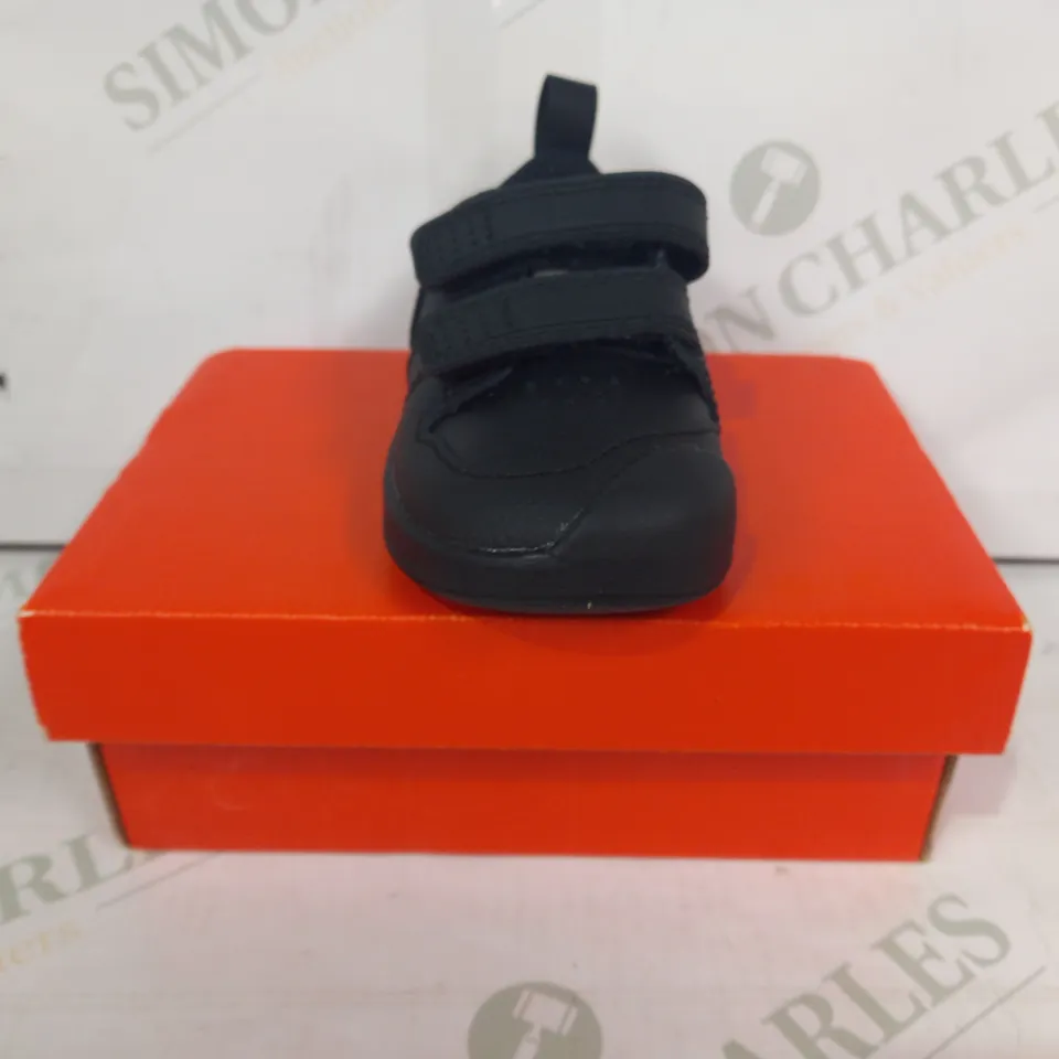 BOXED PAIR OF NIKE PICO 5 KIDS SHOES IN BLACK UK SIZE 3.5