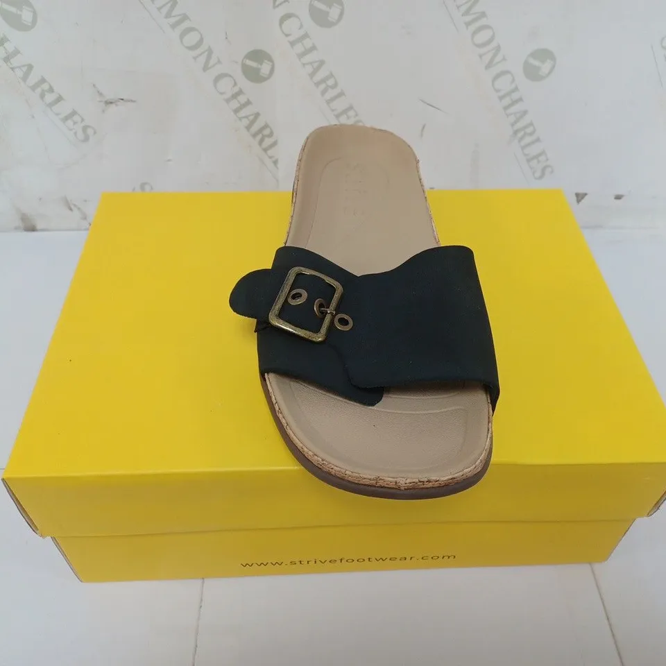 BOXED PAIR OF STRIVE SANDALS WITH BLACK STRAP SIZE UK 7 