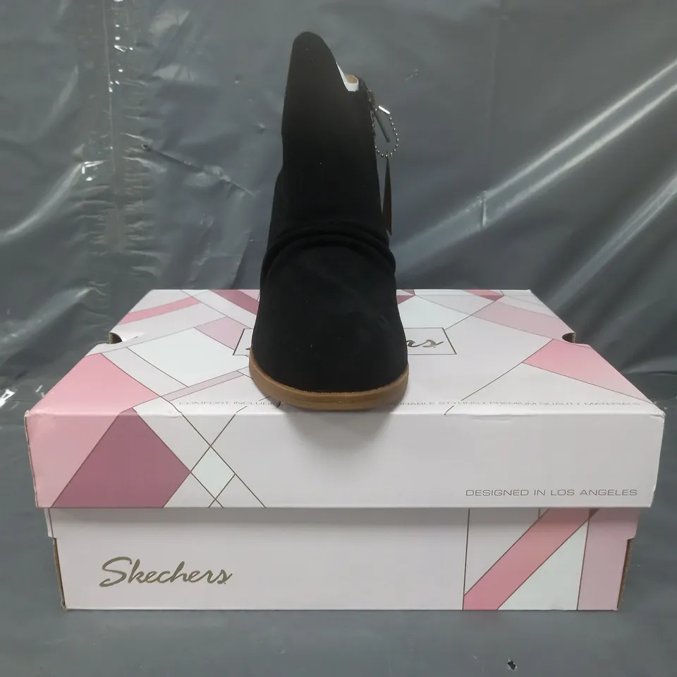 PAIR OF SKECHERS WATER RESISTANT CITY BOOTS IN BLACK SIZE 5 