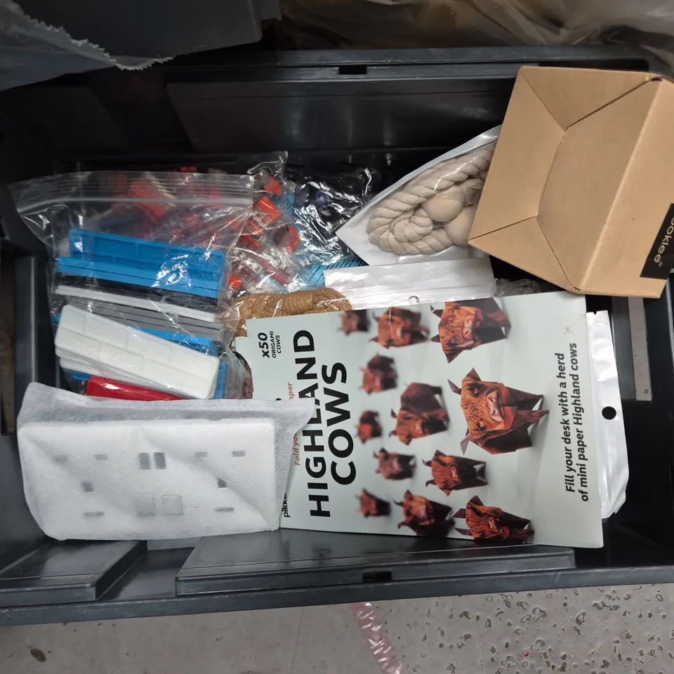 APPROXIMATELY 15 ASSORTED HOUSEHOLD ITEMS TO INCLUDE FRIDGE FRESHENERS, ALL WEATHER ADHESIVE AND EAST FLOW STICKS