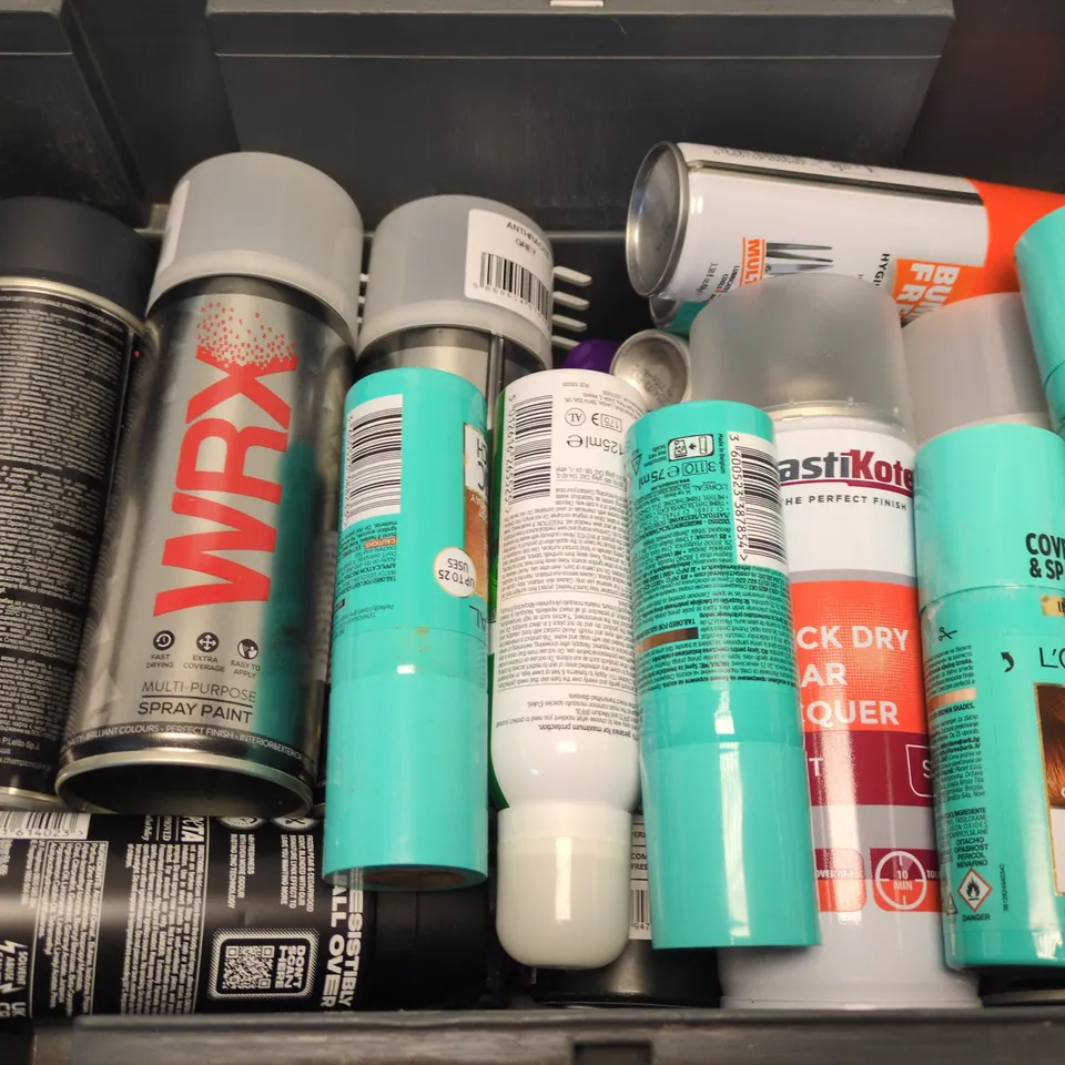 APPROXIMATELY 15 ASSORTED AEROSOLS TO INCLUDE LYNX BLACK, SUGER PERFUMED DEODORANT, PLASTICKOTE QUICK DRY CLEAR LACQUER, ETC - COLLECTION ONLY